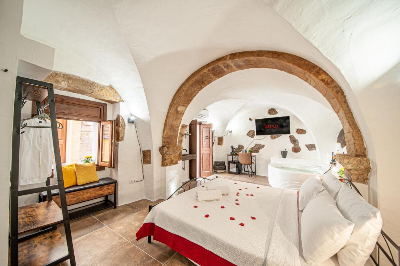 Romantic Loft With Jacuzzi In The Castle Castelsardo Kültér fotó