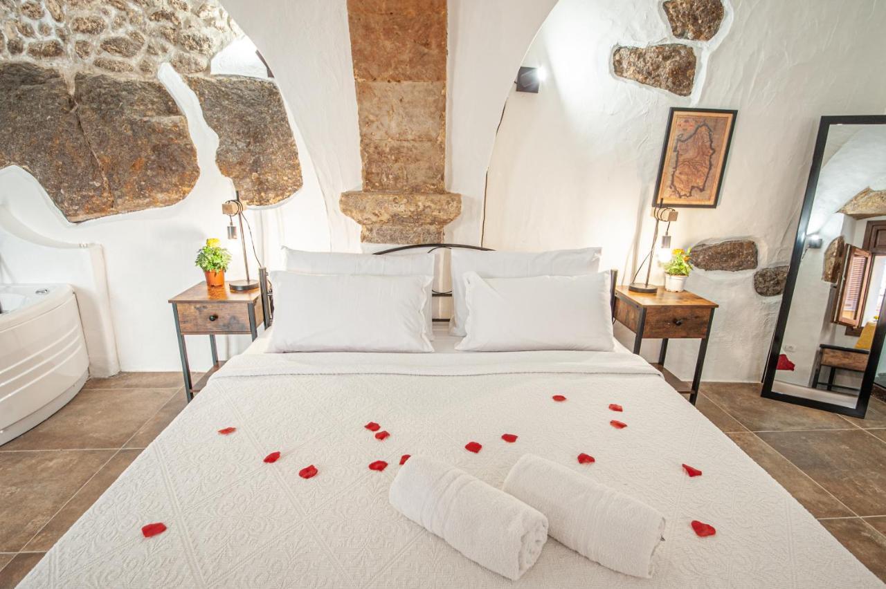 Romantic Loft With Jacuzzi In The Castle Castelsardo Kültér fotó